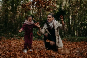 séance photo naturelle famille en forêt automne à Paris