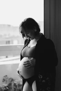 séance photo grossesse cocooning domicile à Paris